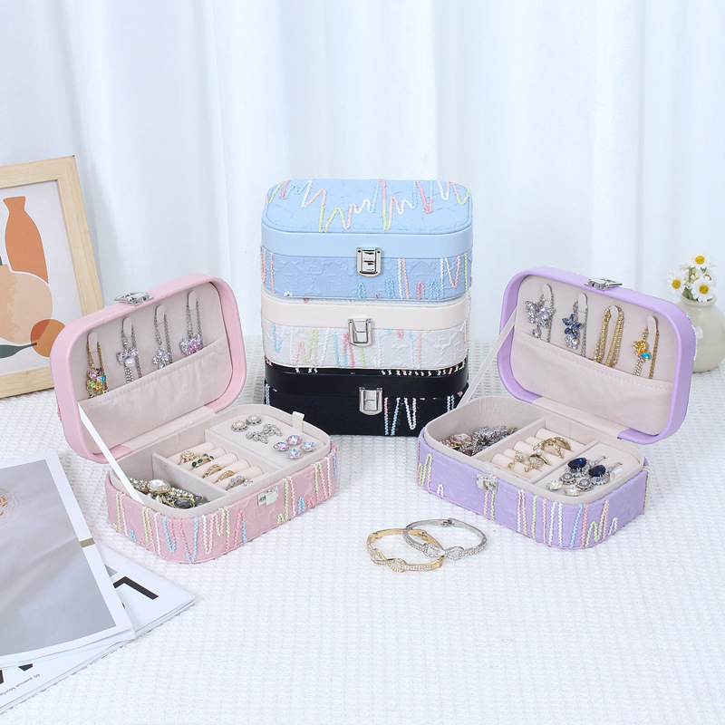 Portable mini jewelry box, cream-style earrings, necklaces, rings, jewelry storage box, home jewelry box, Amazon full figure