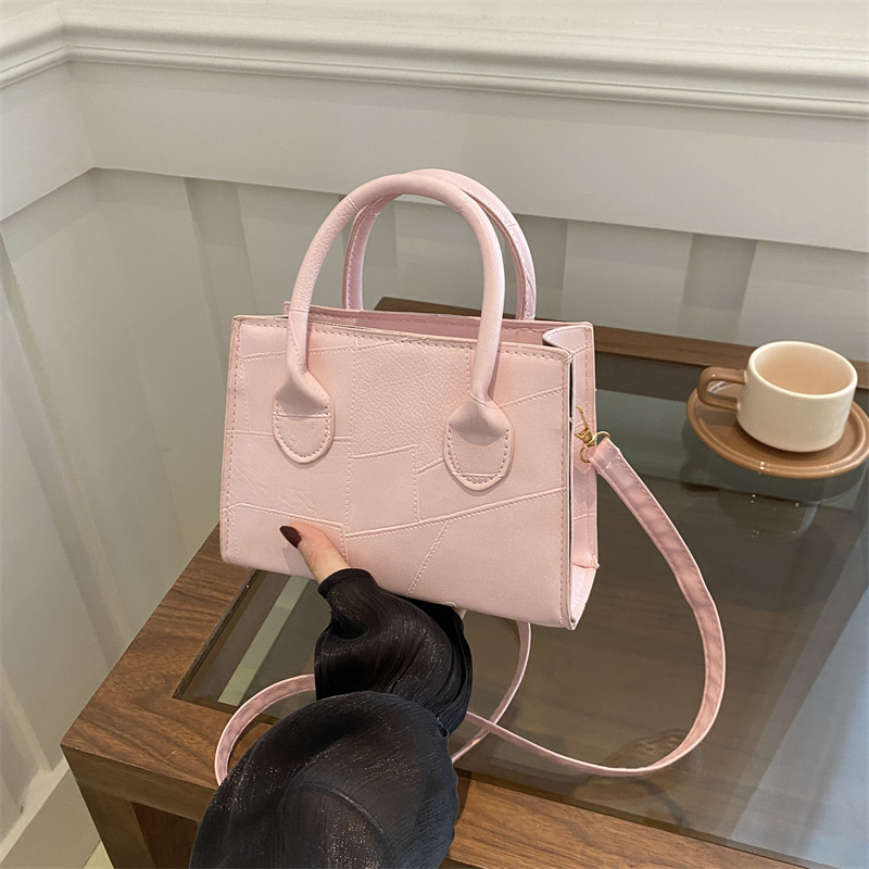 Retro and stylish solid-color bag for women, 2024 new winter hand-held shoulder crossbody bag, simple and casual small square bag full figure