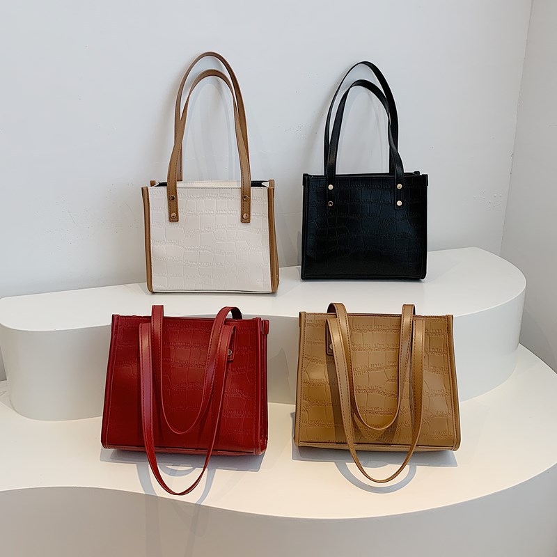 Simple and casual single-shoulder bag, new Spring 2025 fashionable women's commuter handbag, stone pattern retro tote bag Application Scenario