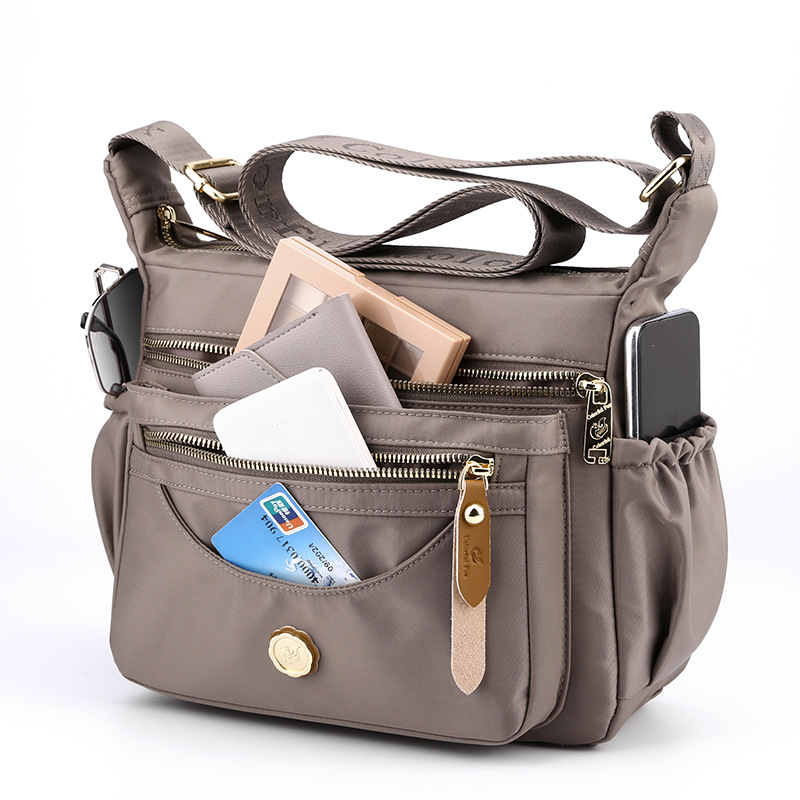 Colorful Fox Cross-border multi-layered shoulder Bag for Women, casual Mom Bag, large-capacity waterproof nylon crossbody bag Application Scenario