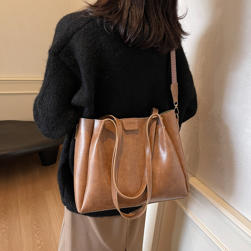The new 2024 winter versatile casual crossbody bag is simple, elegant and stylish, with a large capacity ladies' tote bag Specification drawing