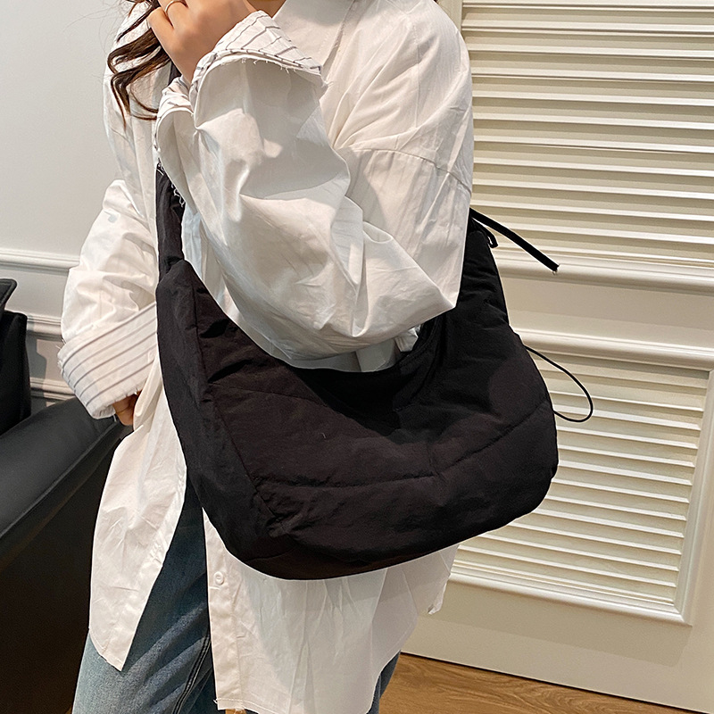 Retro pleated bag for women, Spring 2025 new trendy and fashionable tote bag, casual large-capacity single-shoulder saddle bag Specification drawing