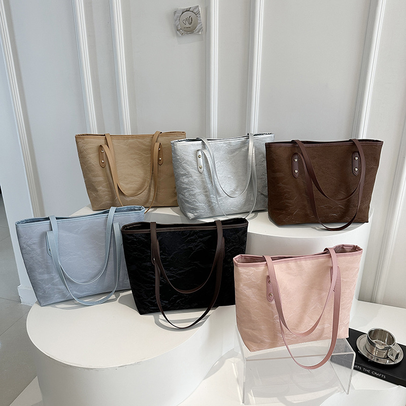 Simple commuting tote bag, large capacity, high-quality single-shoulder handbag, high appearance level, underarm bag, versatile tote bag Application Scenario