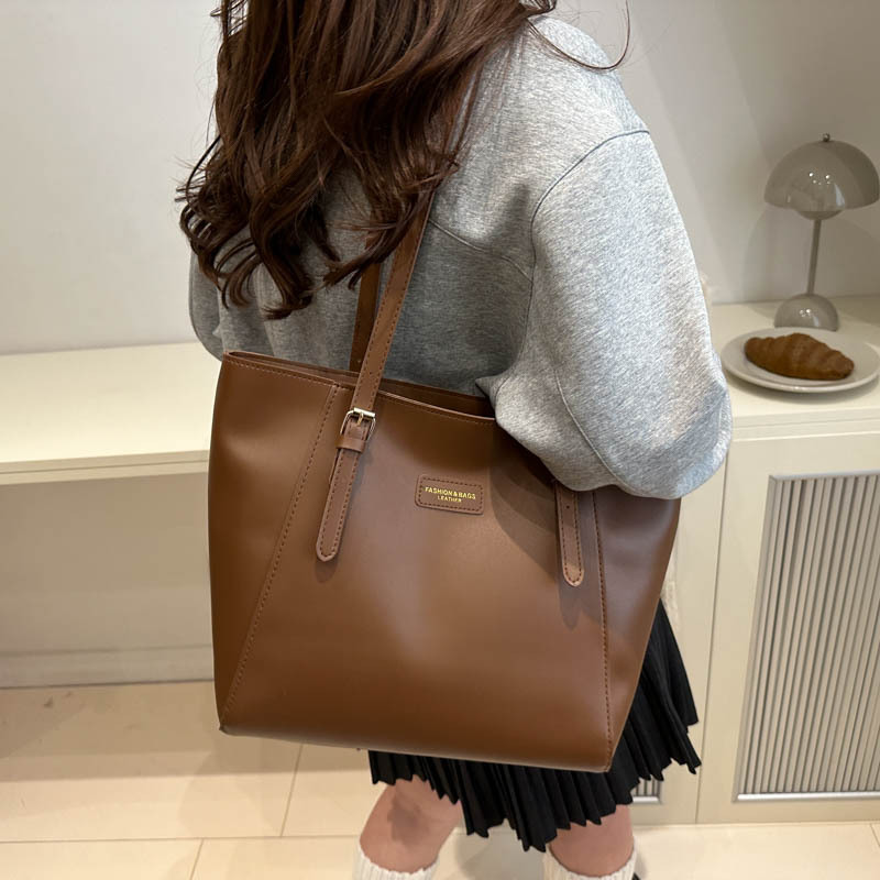 Large-capacity bags, versatile for women in autumn and winter, 2024 new simple single-shoulder bag, college student class bag, commuter tote bag Specification drawing