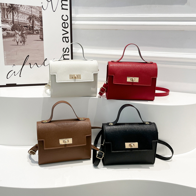 French niche fashion underarm bag for women, 2024 new trendy retro commuter single-shoulder bag, fashionable and high-quality crossbody bag Application Scenario