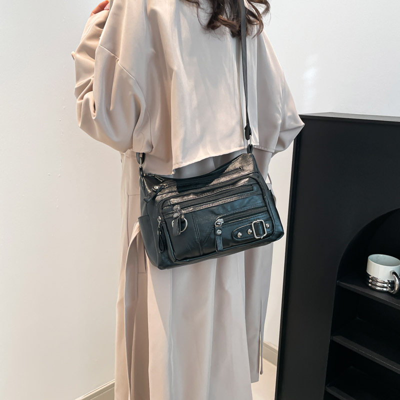Fashionable women's crossbody bag, 2025 new style single-shoulder bag for women, middle-aged women's bag, mom's bag, multi-layered casual women's bag details Picture