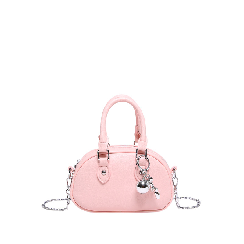 High-end and niche 2024 new versatile single-shoulder crossbody women's bag, fashionable bowling underarm bag, stylish shell bag Item Picture