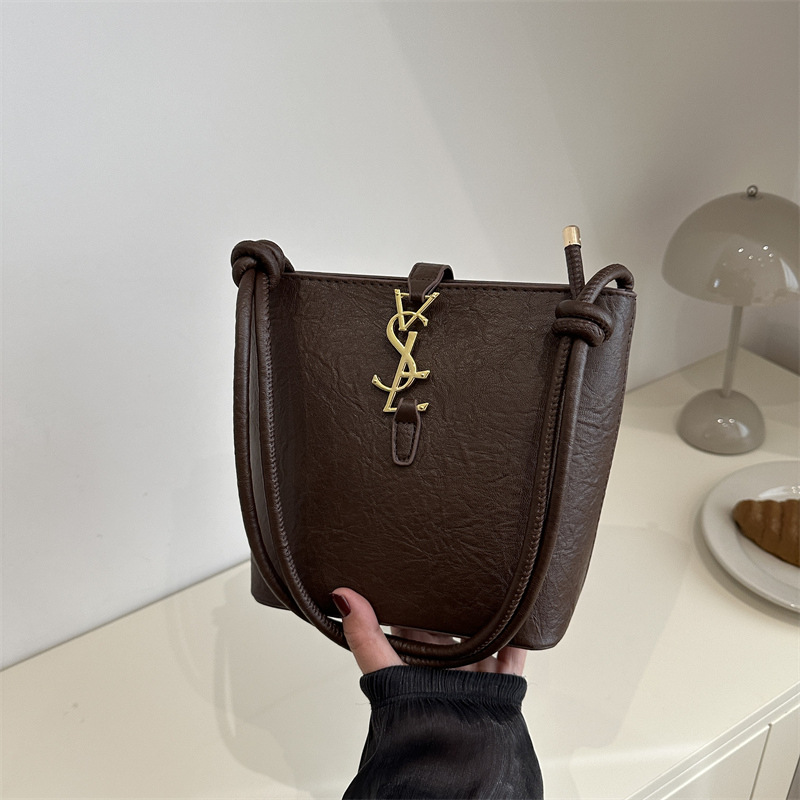 Cross-border women's bag 2024 New retro and fashionable single-shoulder hand-carry bucket bag, high-end and versatile, niche crossbody bag full figure