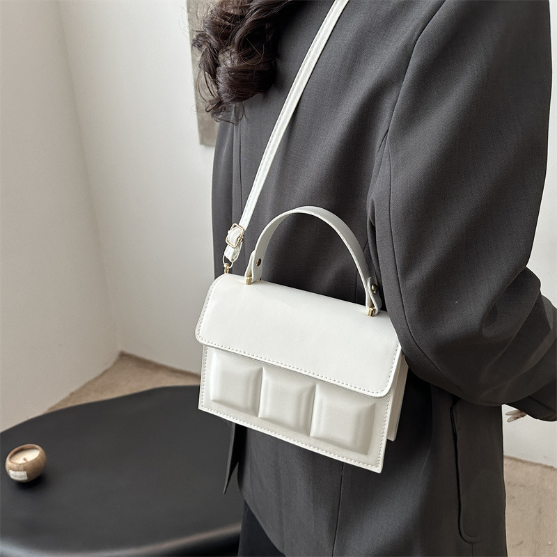 Solid-color chocolate block hand-held small square bag for women, Spring 2025 new style, a fashionable and trendy crossbody bag details Picture