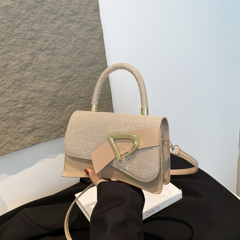 Korean style bag, fashionable and casual hand-held small bag for women, new 2025, simple and textured small square bag, stylish women's bag full figure