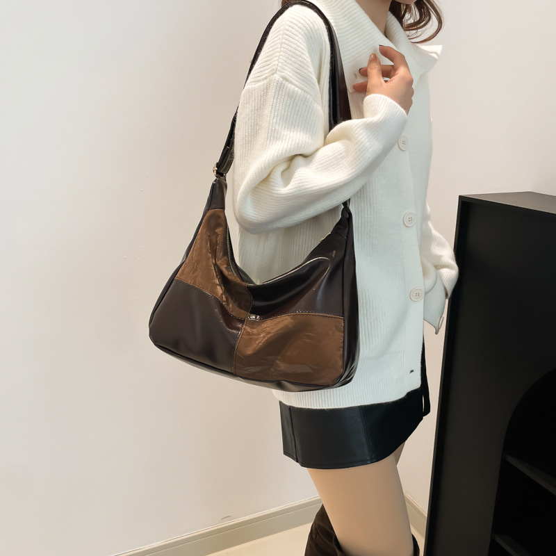 The 2024 new model features a niche design with contrasting colors, a hand-held retro single-shoulder crossbody bag with a high-quality commuting underarm Specification drawing
