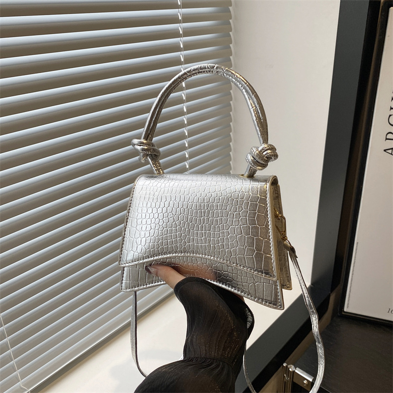 Korean-style stylish and chic small bag, new autumn 2024 trendy and fashionable hand-held crossbody bag, simple single-shoulder small square bag full figure