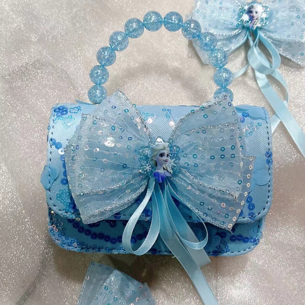The 2024 new children's ice and snow single-shoulder bag, a fashionable little princess, is versatile and trendy for going out. A batch of Aisha hand-held crossbody bags Application Scenario