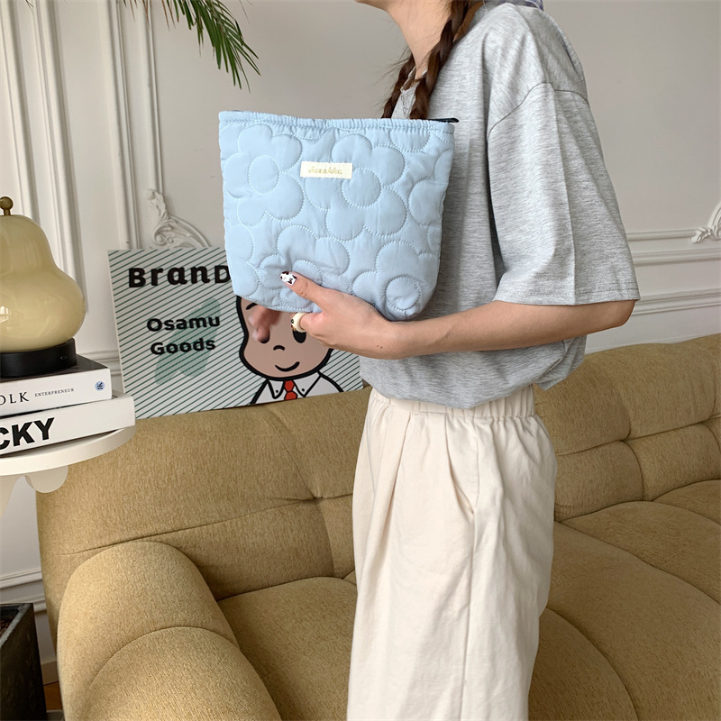 37261 New style makeup bag, large-capacity polyester flower storage bag, cute and portable toiletry bag, water and lotion mouth red envelope details Picture