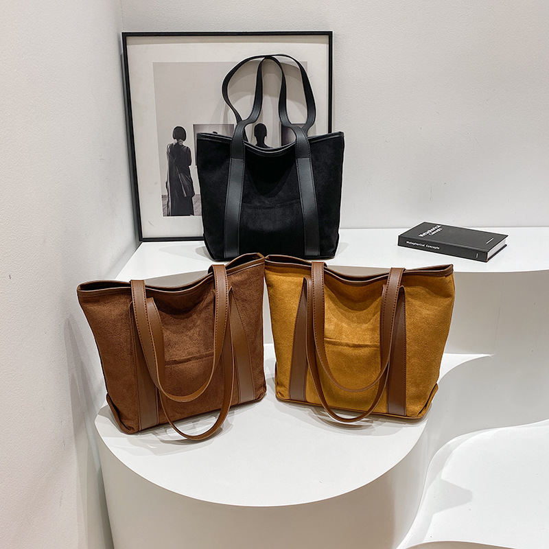 Korean version 2024 new women's bag, retro suede large-capacity handbag, simple and trendy tote large bag, single-shoulder bag Application Scenario