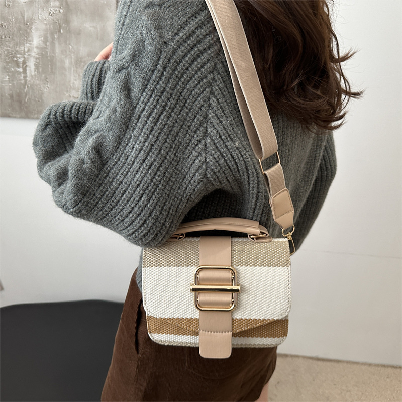 A niche design women's bag for 2024, featuring a color-blocking and patchwork small square bag with a feminine feel. It is a single-shoulder, hand-carry and underarm bag Specification drawing