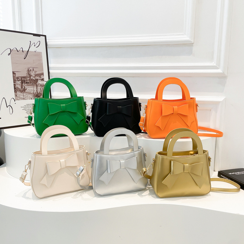High-end bow hand-held small square bag for women, 2025 new fashion single-shoulder bag, cross-border crossbody bag Application Scenario