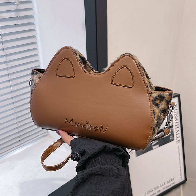 Winter retro frosted small bag for women, 2024 new style fashionable and versatile crossbody bag, cute cartoon single-shoulder bag full figure