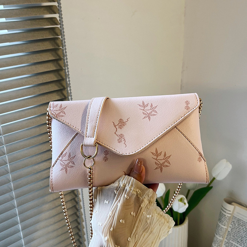 Cross-border women's 2024 New style fashionable chain bag, elegant printed envelope bag, trendy texture crossbody bag full figure