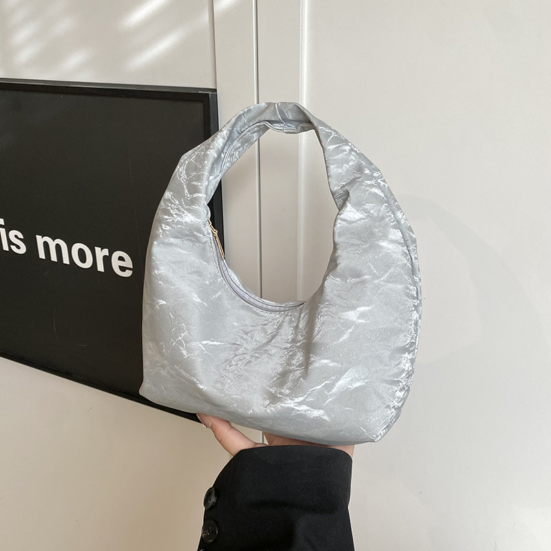 In 2025, the new niche design is popular this year, featuring small and elegant women's bags, single-shoulder commuter underarm bags full figure