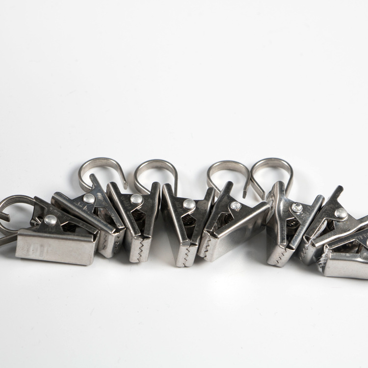 Factory wholesale of curtain clips in stock, stainless steel metal flat hooks, nickel-colored hooks, thickened toothed curtain clips Item Picture