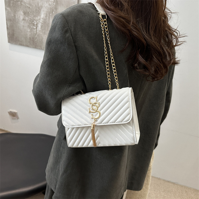 Casual women's crossbody bag 2025 new style, women's retro diamond-shaped small square bag, fashionable and simple single-shoulder bag details Picture