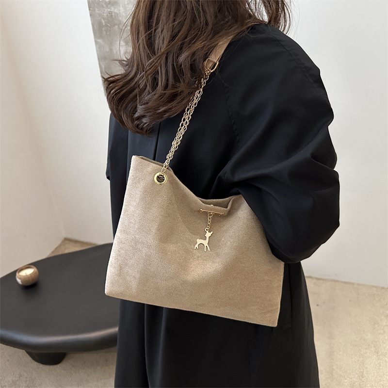 Retro commuter quality chain single-shoulder bag for women, new winter 2024 stylish ins underarm bag tote bag for women details Picture