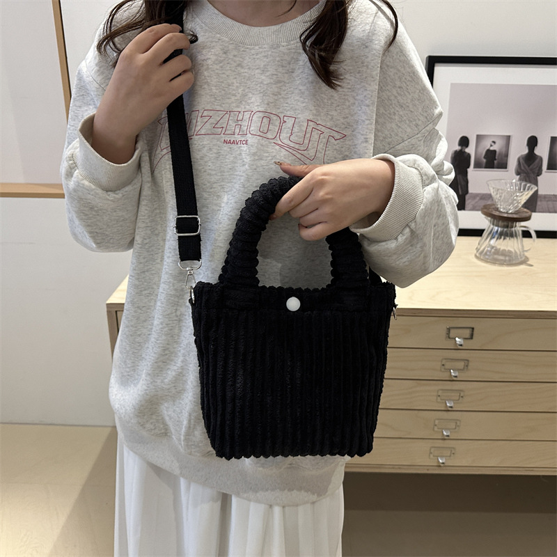 Simple bucket bag 2024 winter new style Korean ins corduroy single-shoulder crossbody bag texture hand-held women's bag Application Scenario