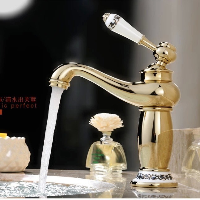 European-style faucet, golden hot and cold, all-copper bathroom, American-style blue and white porcelain washbasin, washbasin, antique faucet details Picture