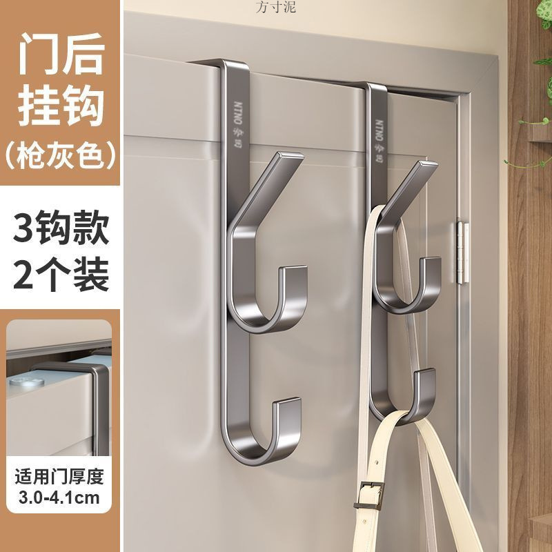 The vertical row of metal clothes hooks at the back of the non-perforated door, the hanging bags on the door, and the storage items are available for wholesale from Fayuan Factory details Picture