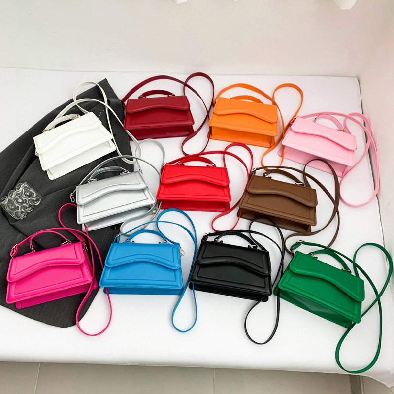 A fresh and simple embossed 2024 autumn new women's fashion solid color hand-held crossbody single-shoulder small square bag Application Scenario