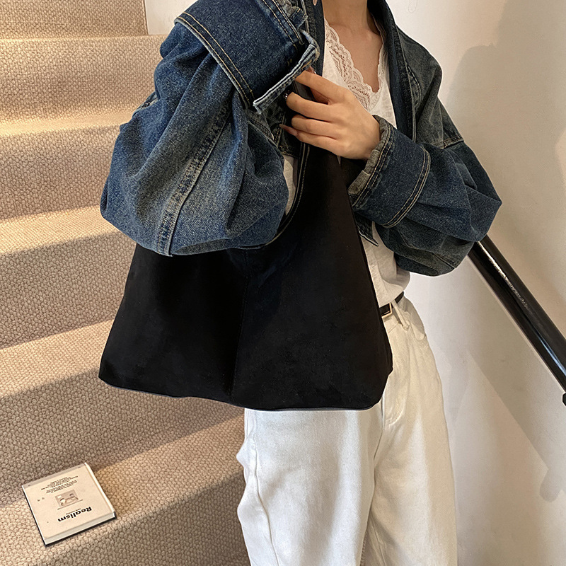 The popular leather fleece large-capacity tote bag for women's 2024 autumn and winter, a simple single-shoulder bag for commuting and a fashionable bucket bag Specification drawing