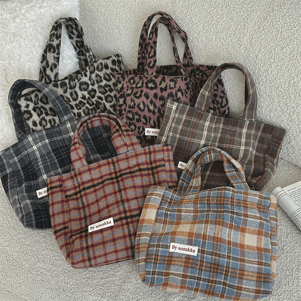 311021 Autumn/Winter new checkered bag, Korean-style laid-back retro handbag, large-capacity commuting and work handbag full figure