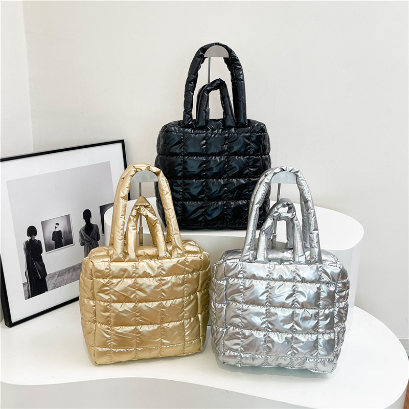Women's cross-border winter cotton-padded jacket bag, European and American large-capacity hand-held tote bag, space cotton commuting single-shoulder bag Application Scenario