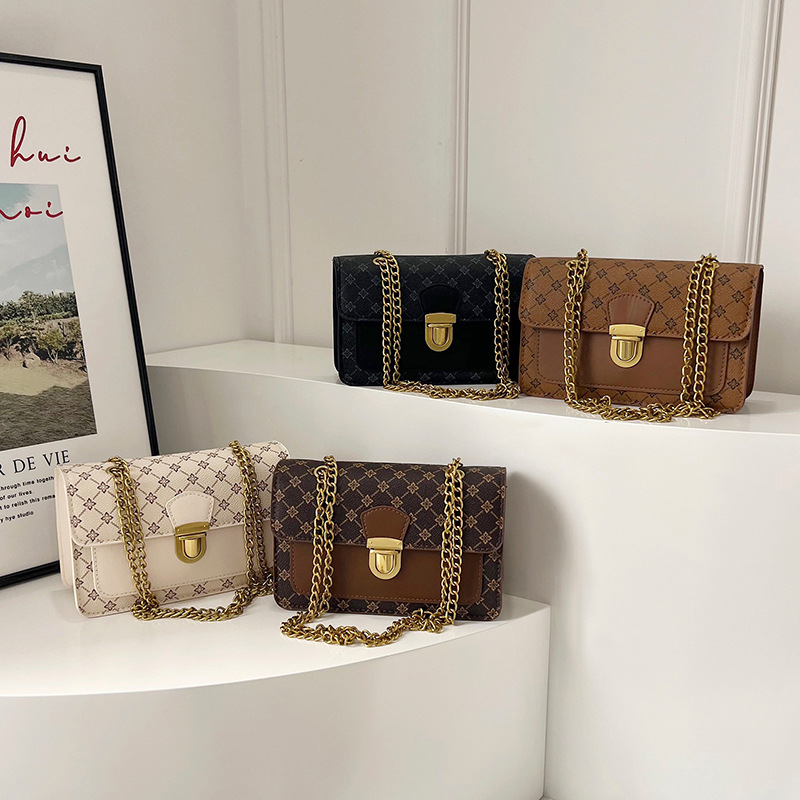 New retro ladies' small bag, ins style, high-end quality chain crossbody bag, cross-border lock small square bag Application Scenario