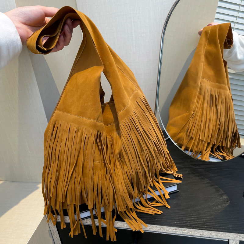 Korean fringed bag 2024 New style, fashionable large-capacity retro tote bag, casual commuting, high-end underarm bag full figure