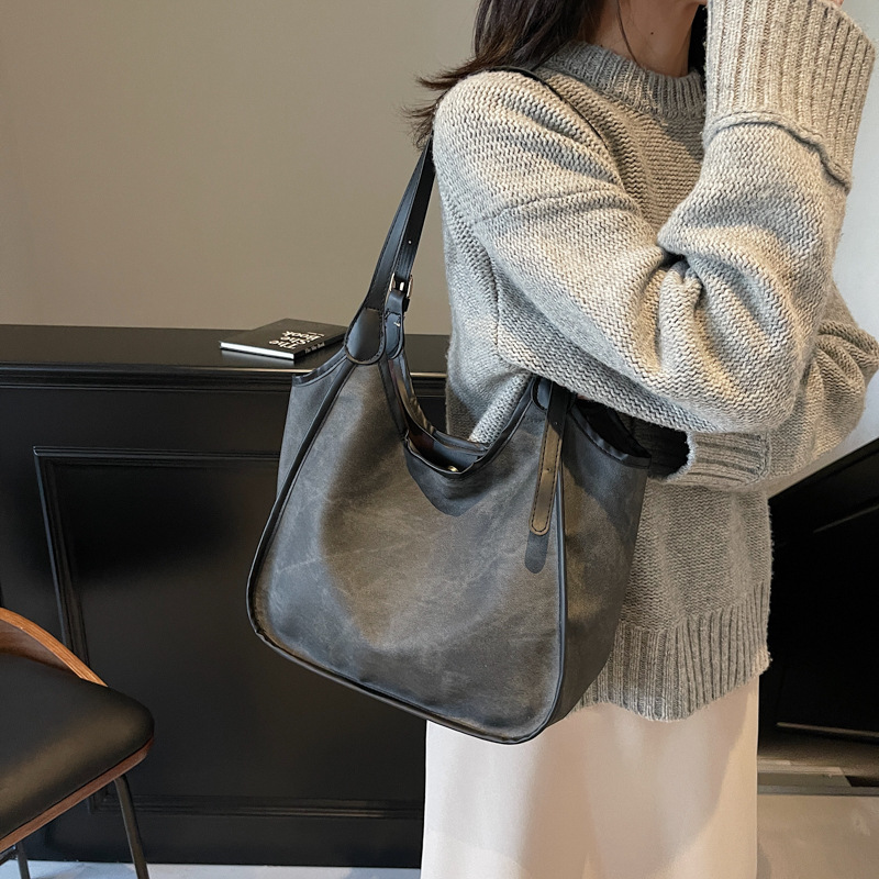 Casual retro bucket bag for women, a new winter 2024 trend single-shoulder underarm bag, a niche large-capacity commuter bag details Picture