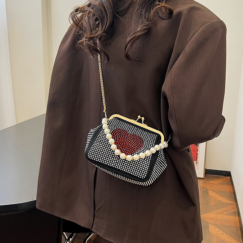 Cross-border 2025 New diamond-encrusted heart design chain single-shoulder crossbody bag, fashionable women's bag, pearl handbag, stylish Specification drawing