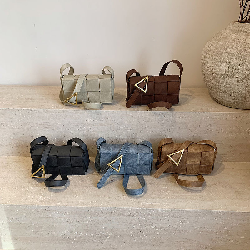 A niche woven handbag for women, a new spring 2025 fashion and simple square bag, a retro and trendy crossbody bag for women Application Scenario