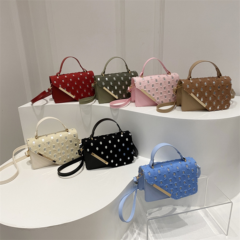 A fashionable, simple and elegant, niche casual single-shoulder bag for the new autumn of 2024, a popular Korean handbag for women Application Scenario