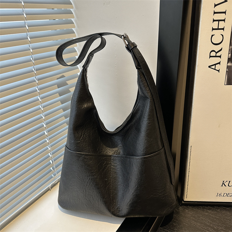 A simple and casual ladies' 2024 new style casual large-capacity retro personalized double-pocket crossbody single-shoulder tote bag for women full figure