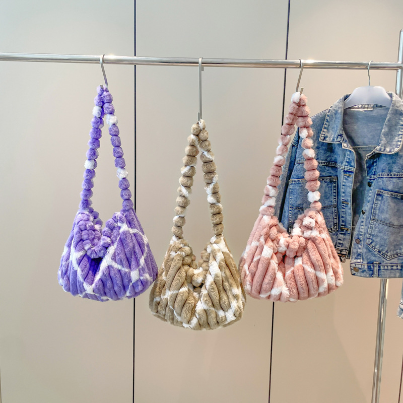 Large-capacity women's spring new plush bag, large bag, striped fur bag, fashionable shoulder bag, tote bag Application Scenario