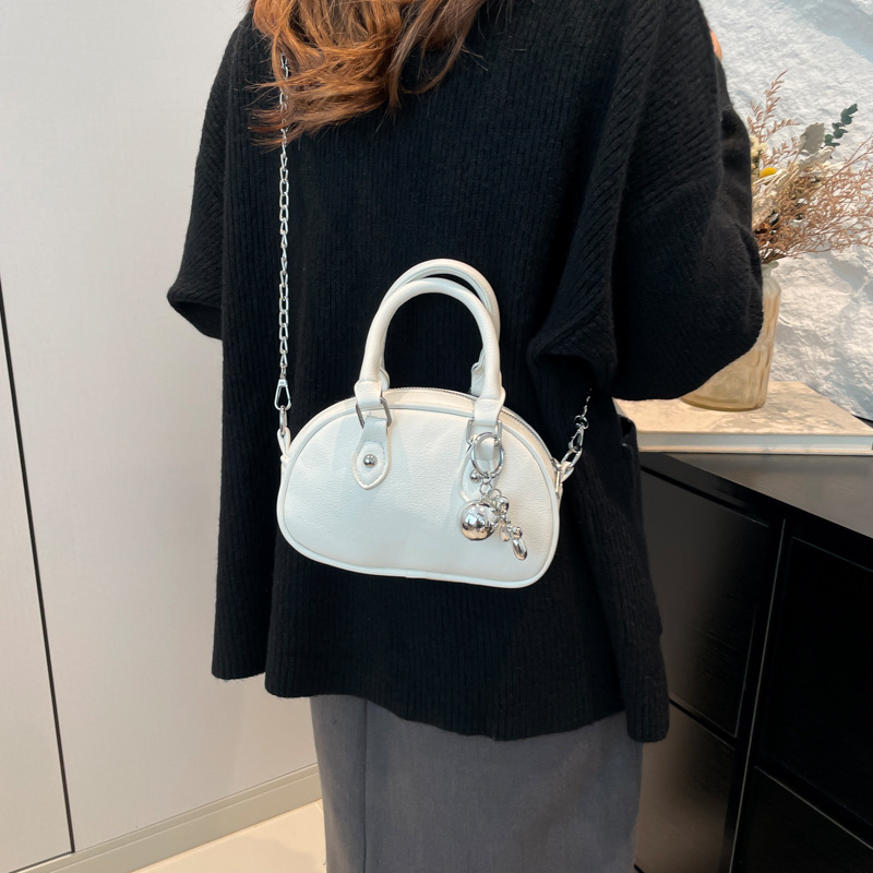 High-end and niche 2024 new versatile single-shoulder crossbody women's bag, fashionable bowling underarm bag, stylish shell bag Specification drawing