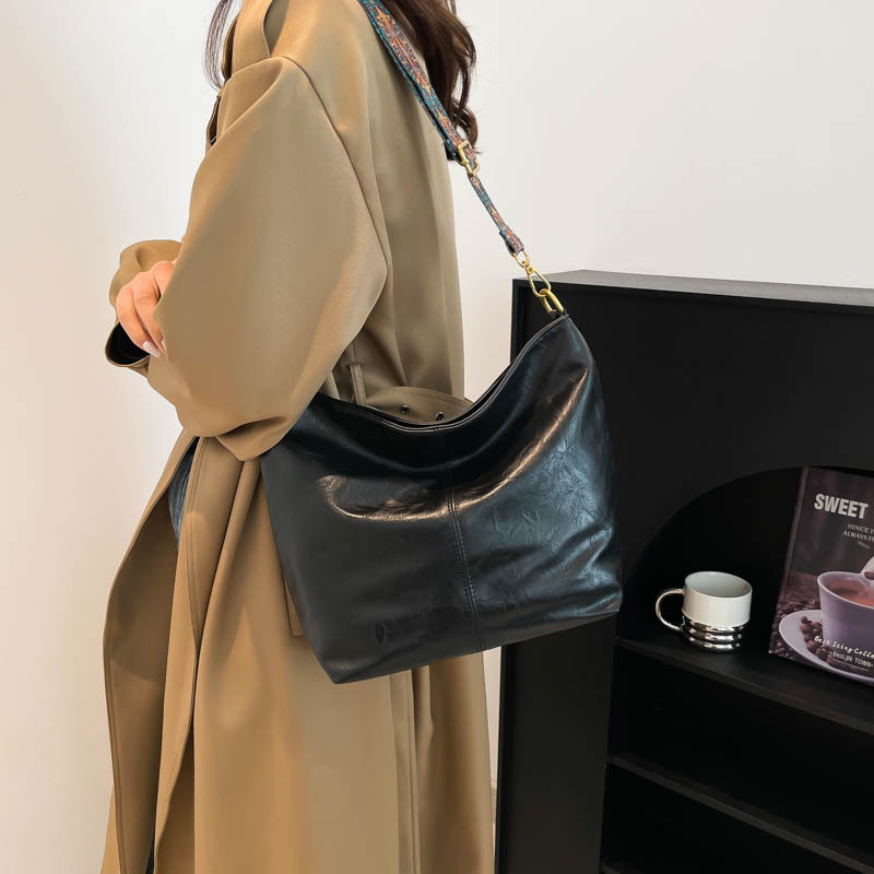 Fashionable and simple women's 2024 new high-end commuter tote bag, large capacity versatile crossbody bag, bucket bag details Picture