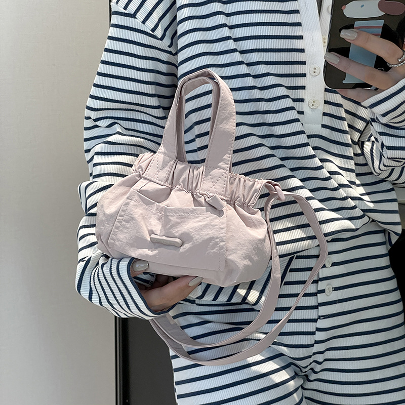 The Colorful Fox Japanese and Korean streetwear brand's small foldable single-shoulder crossbody bag for women is lightweight and can hold a mobile phone Specification drawing