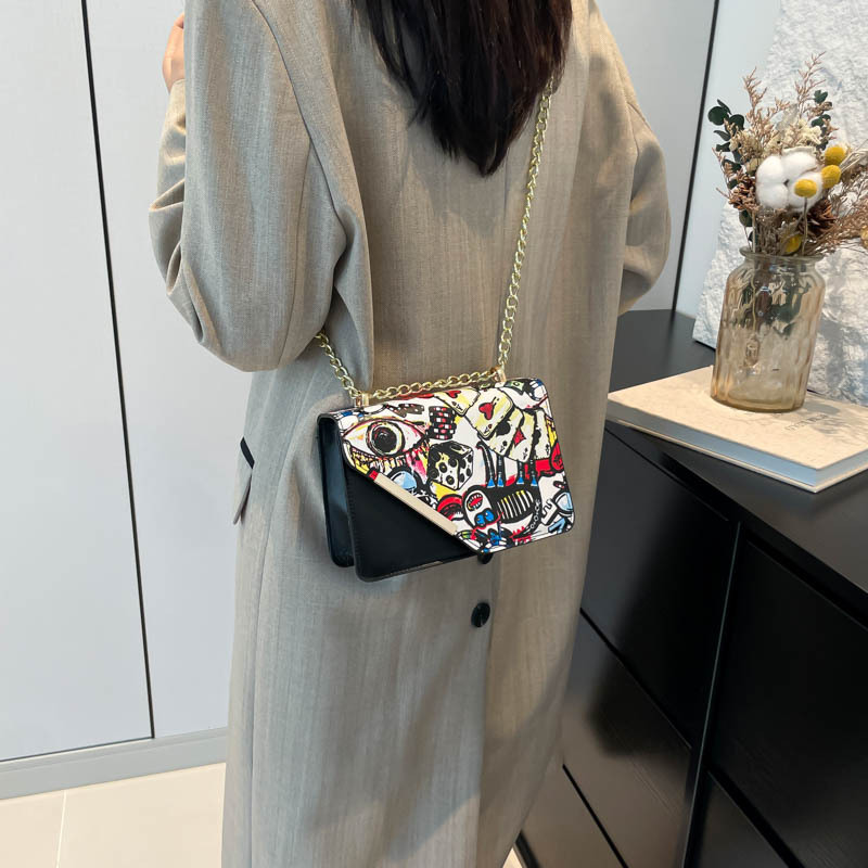 2024 New style fashionable and simple graffiti print single-shoulder small square bag, niche design Korean version chain crossbody single-shoulder bag Specification drawing
