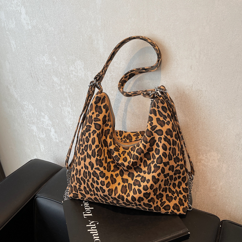 A large-capacity versatile single-shoulder leopard print backpack for 2024, a niche women's Instagram crossbody tote bag full figure