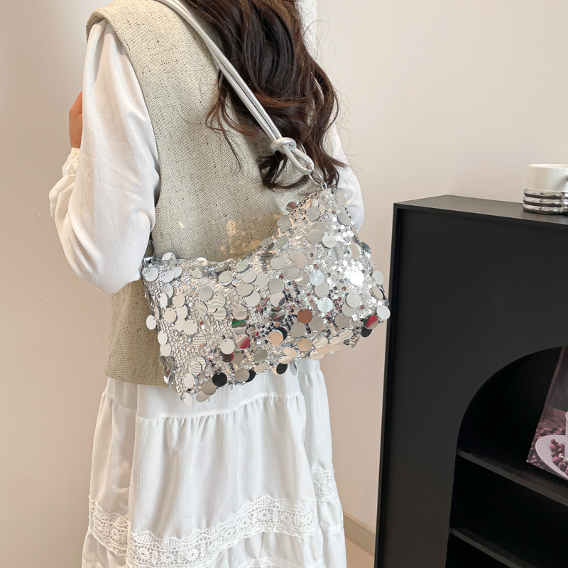 The new 2025 collection features a niche single-shoulder handbag, a trendy sequined, individualistic and fashionable women's bag, and an underarm bag details Picture