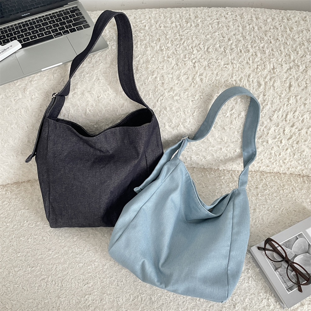 5749 Korean ins retro niche tie-dyed canvas bag, summer casual large-capacity single-shoulder crossbody tote bag Application Scenario
