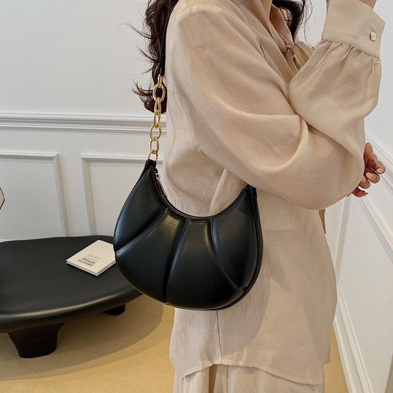New stylish chain hand-held underarm women's bag 2025 spring single-shoulder embossed solid color casual dumpling bag details Picture